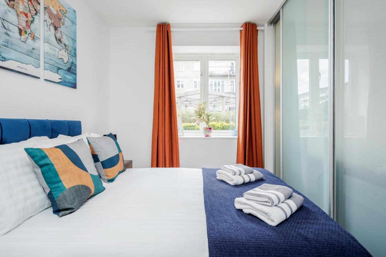 King Bed Manhattan Close To London Heathrow West Drayton  Kültér fotó